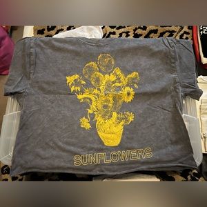 Graphic Crop Top Tee // Sz M